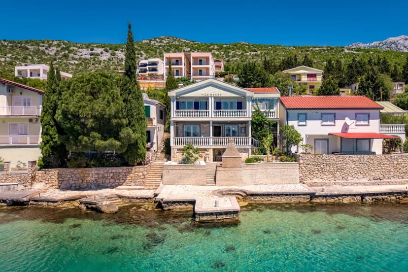 Seafront Escape - 4BR Beachfront Villa for 8