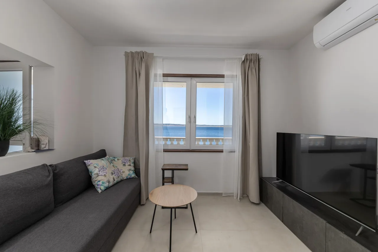 Beachfront Vacation Home in Tribanj photo 4