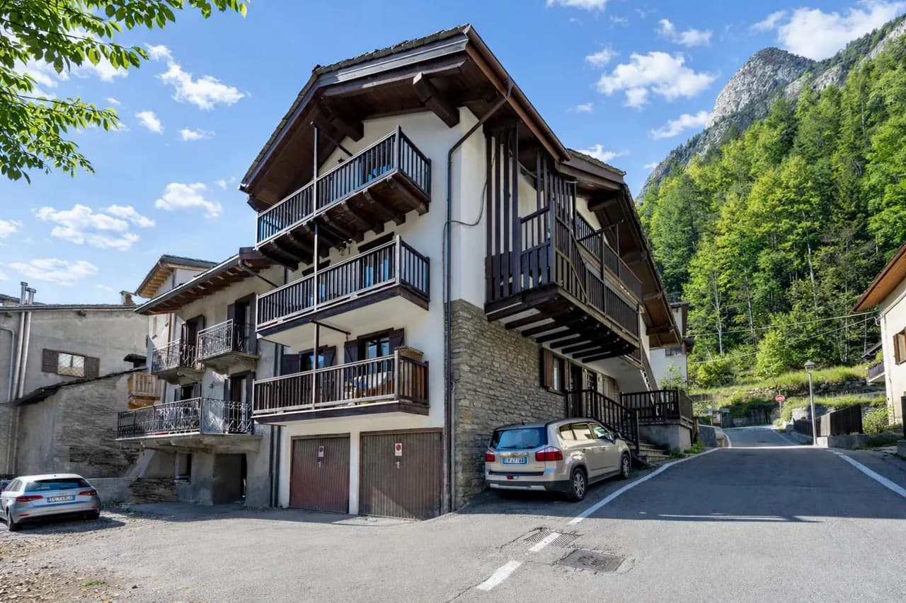 Graceful Apartment In Courmayeur photo 2