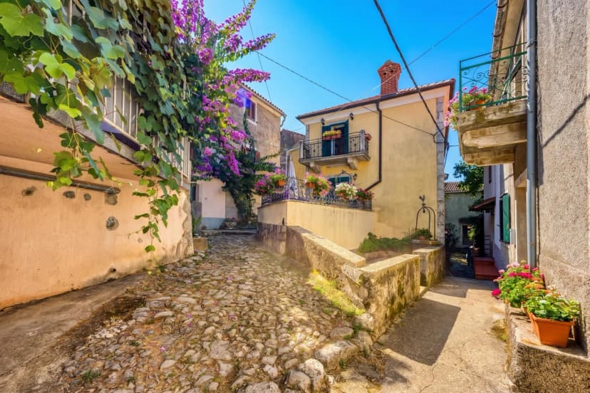 Beli Old Town 2BR Apartment /w Terrace