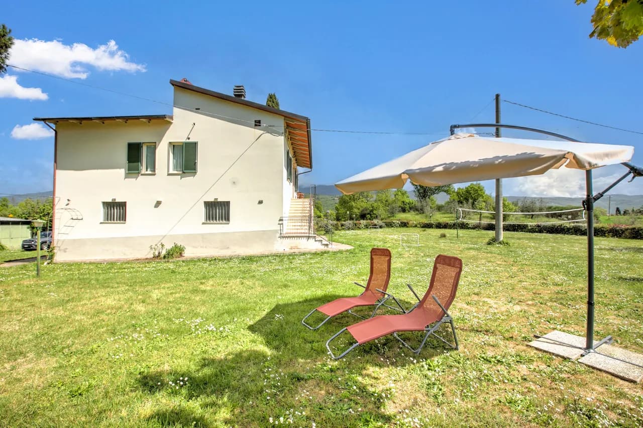 Tuscan Country House with Private Garden for 6 photo 2