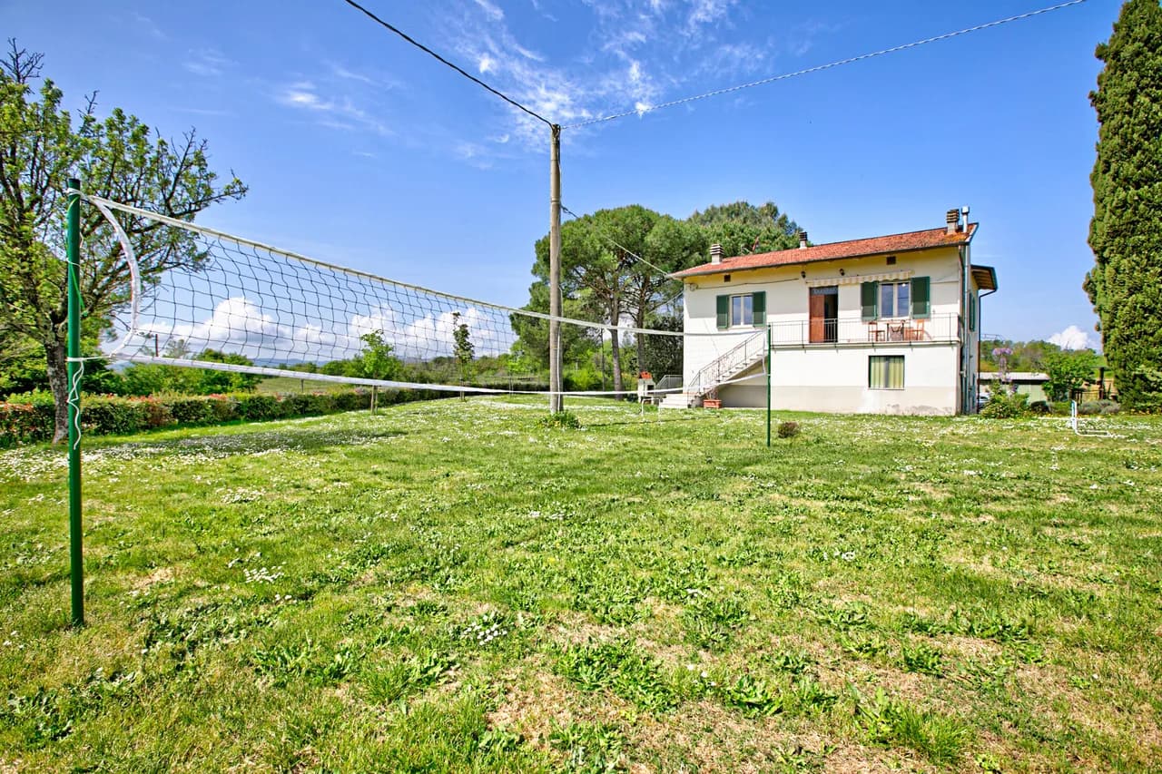 Tuscan Country House with Private Garden for 6 photo 3