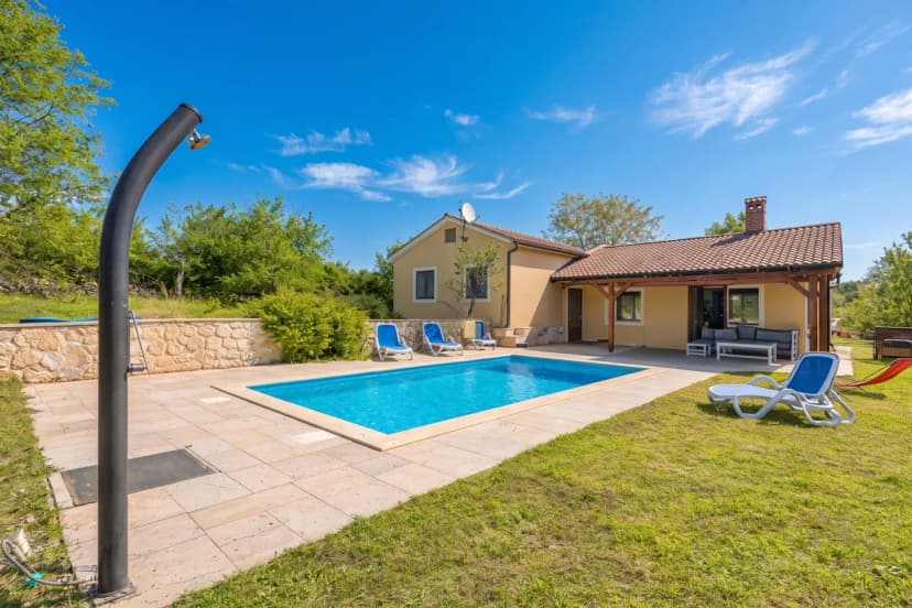 Villa Simac With Pool and Whirlpool