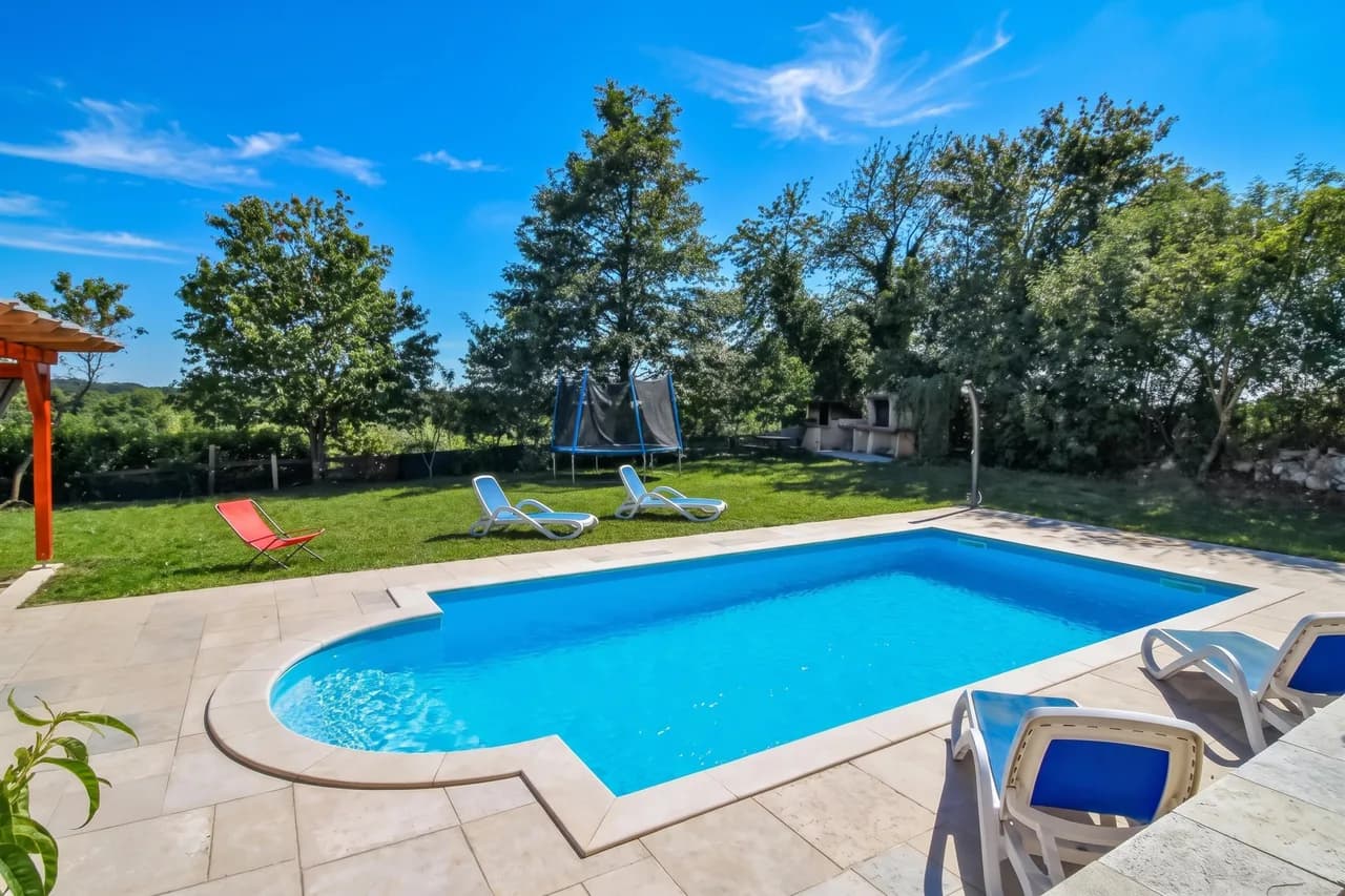 Tranquil Poolside Vacation Home in Pazin photo 2