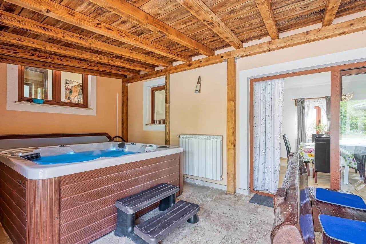 Tranquil Poolside Vacation Home in Pazin photo 3
