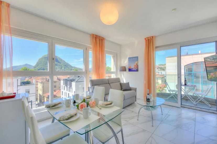 Attico al Parco: Penthouse in Lugano | Balcony, A/C & 2 min from Lake