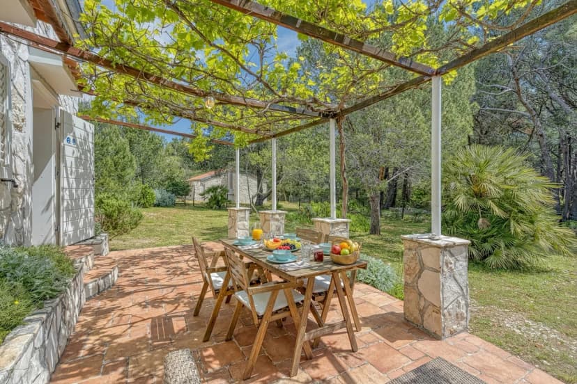 Eco House Zabodarski beach Terrace & Grill
