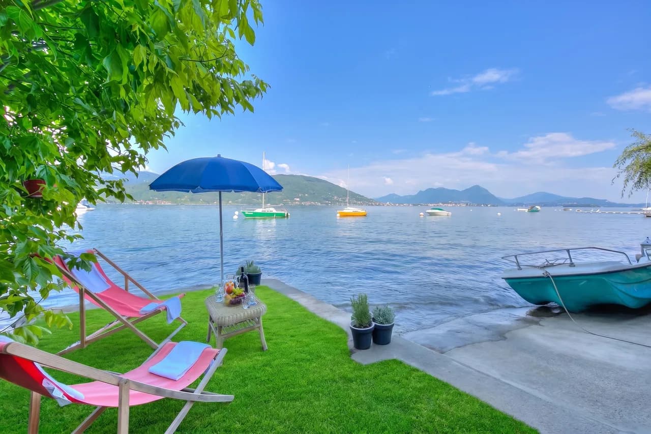 Beachfront Apartment with Terrace in Baveno photo 2