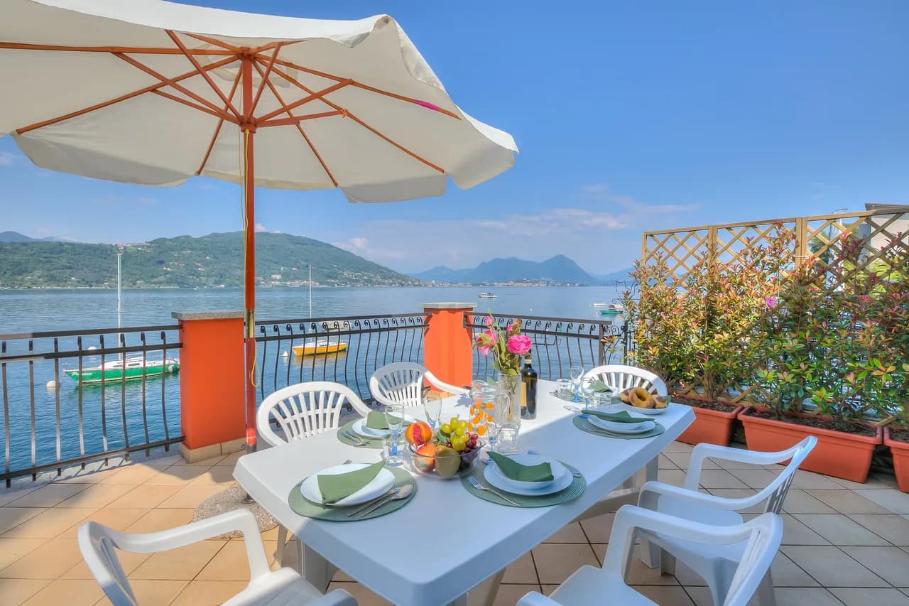 Beachfront Apartment with Terrace in Baveno photo 3