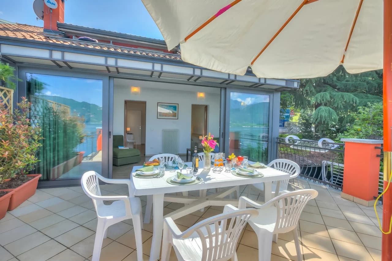 Beachfront Apartment with Terrace in Baveno photo 4