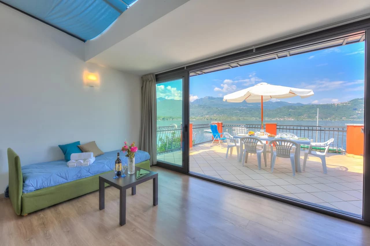 Beachfront Apartment with Terrace in Baveno photo 5