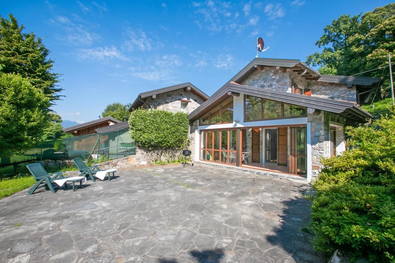 Charming Villa Near Beach in Italian Lakes photo 2