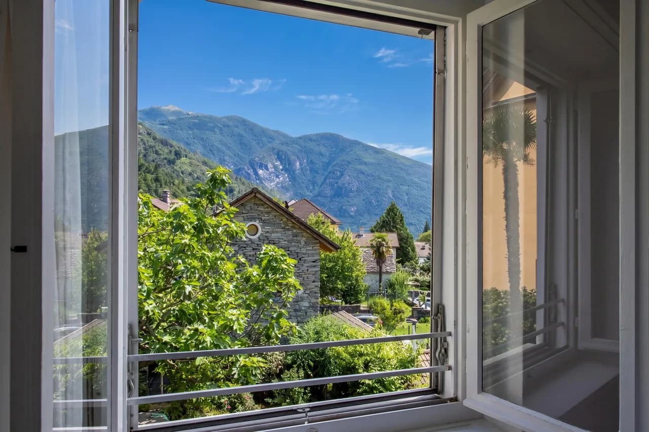 Scenic Mountain-View Apartment in Cavigliano, Ticino photo 3