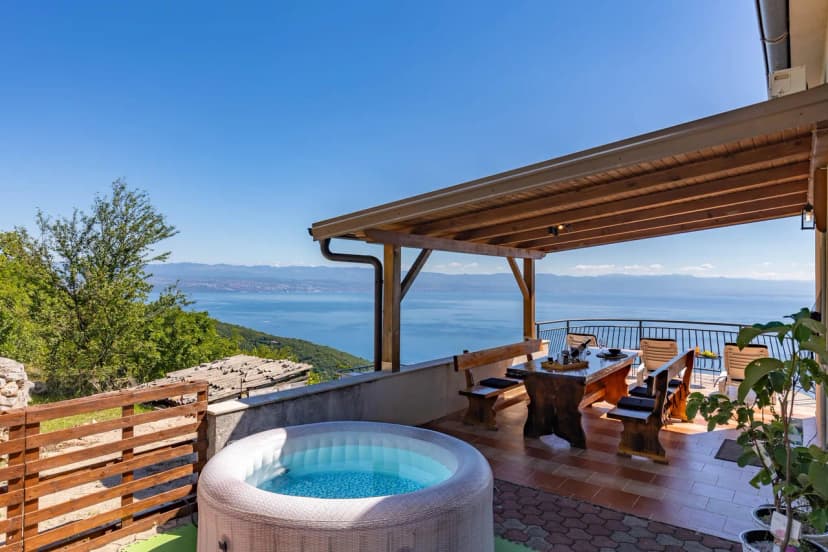Mystic Place Suite with Jacuzzi and Sea View