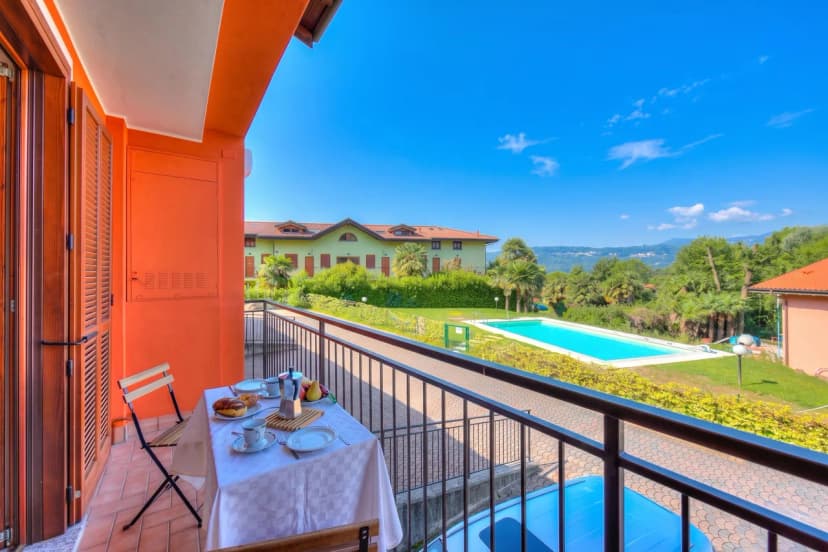Cottage del Lago: Lake Maggiore Villa with Shared Pool