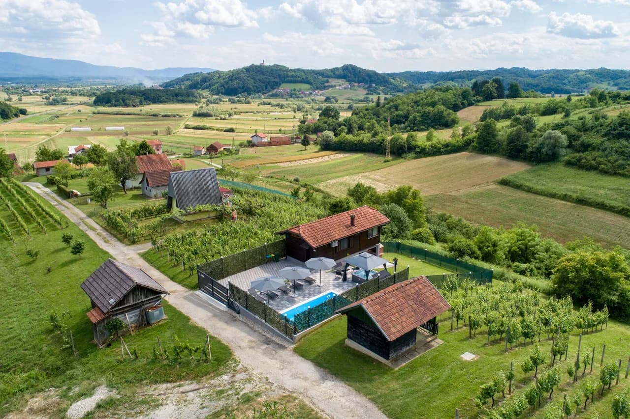 Luxurious Pool Vacation Home in Veliko Trgovišće photo 2