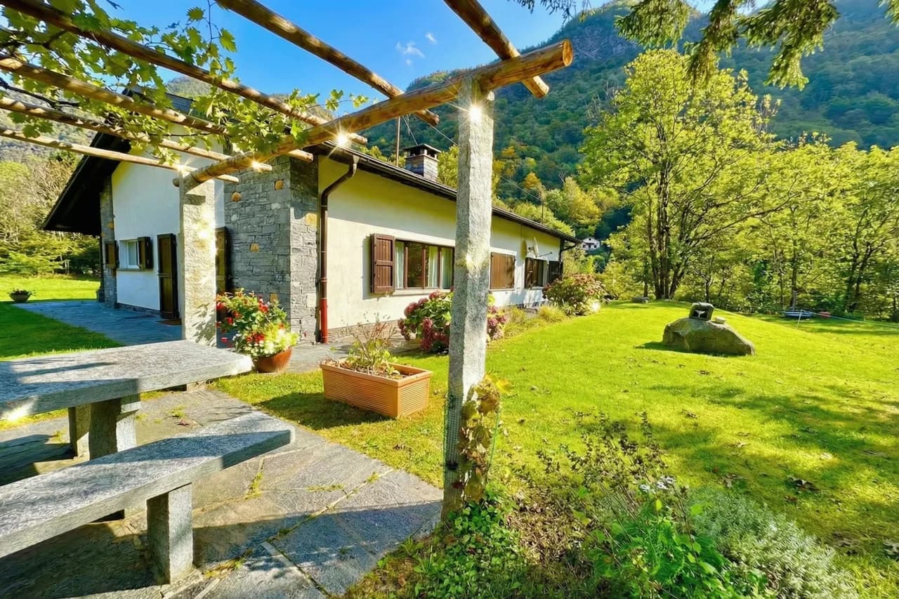Mountain View Chalet in Ticino photo 2