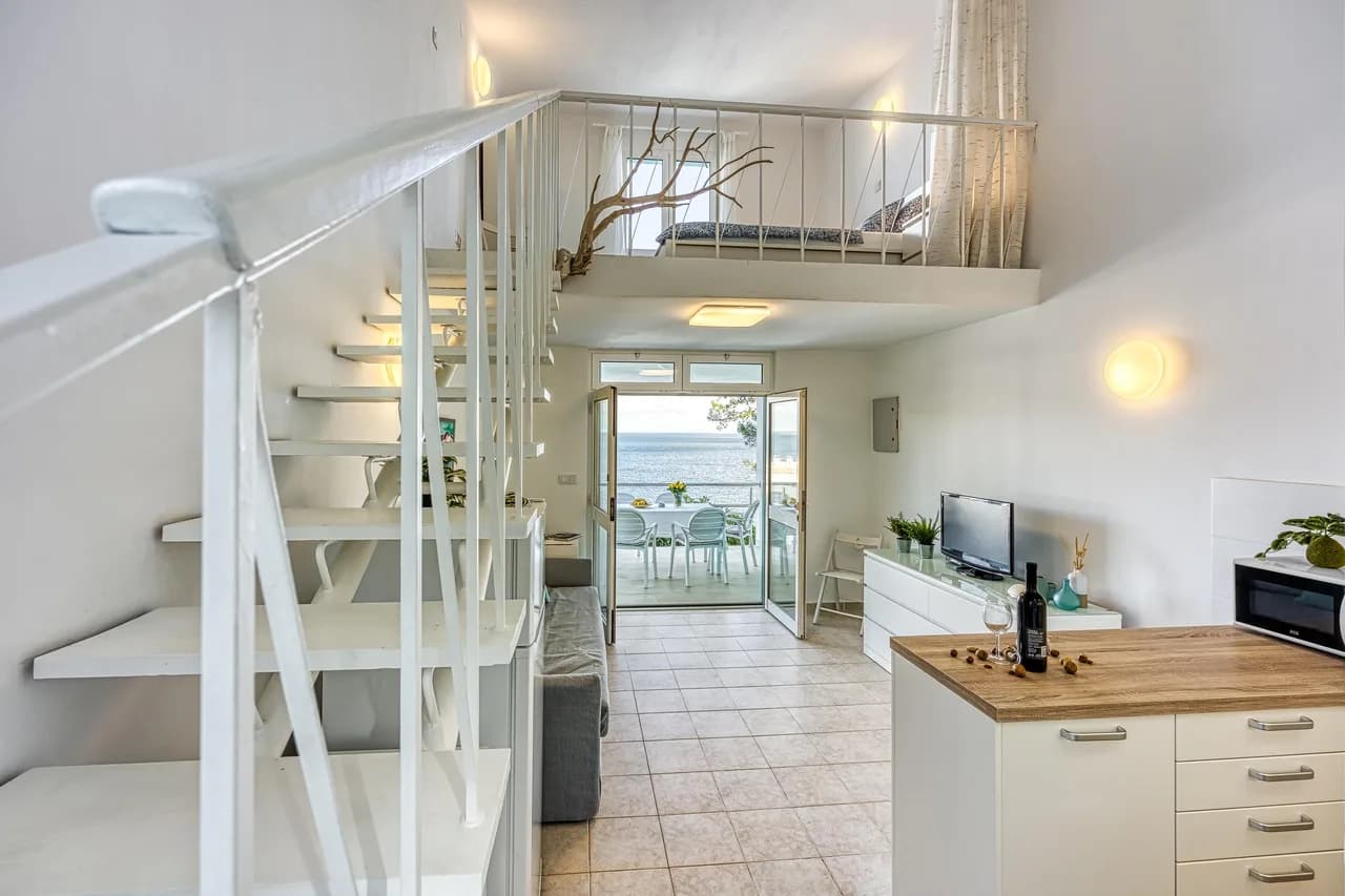 Seaside Apartment with Terrace in Mali Lošinj photo 5