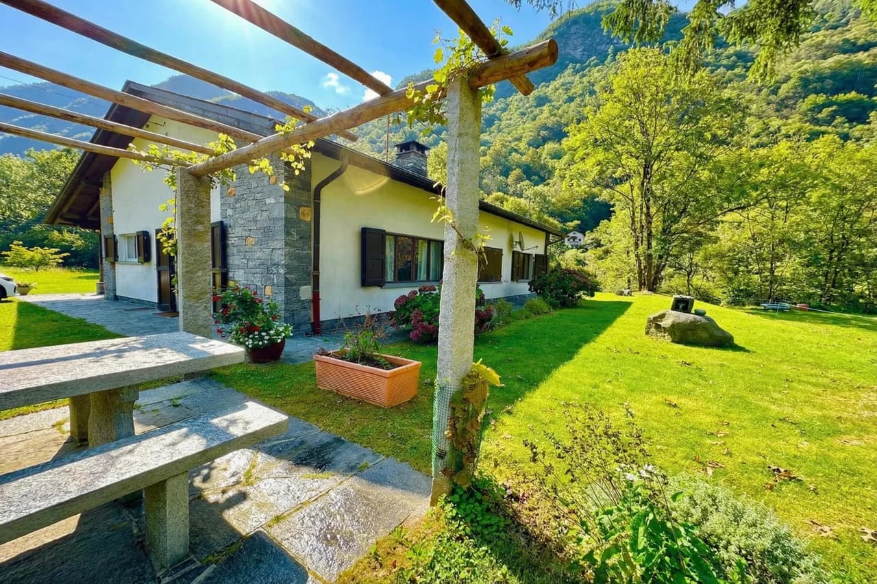 Charming Chalet in Gerra Verzasca, Ticino photo 2