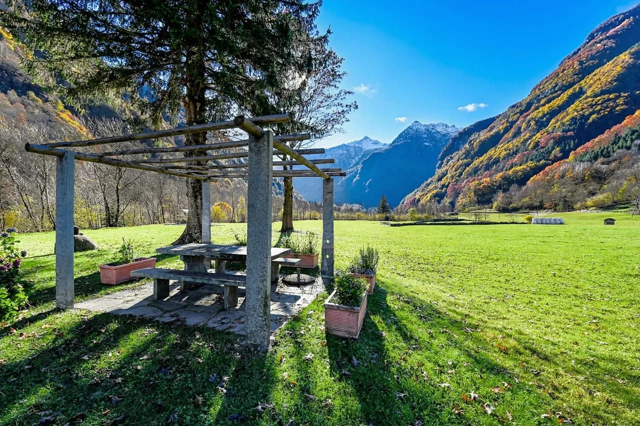 Charming Chalet in Gerra Verzasca, Ticino photo 3