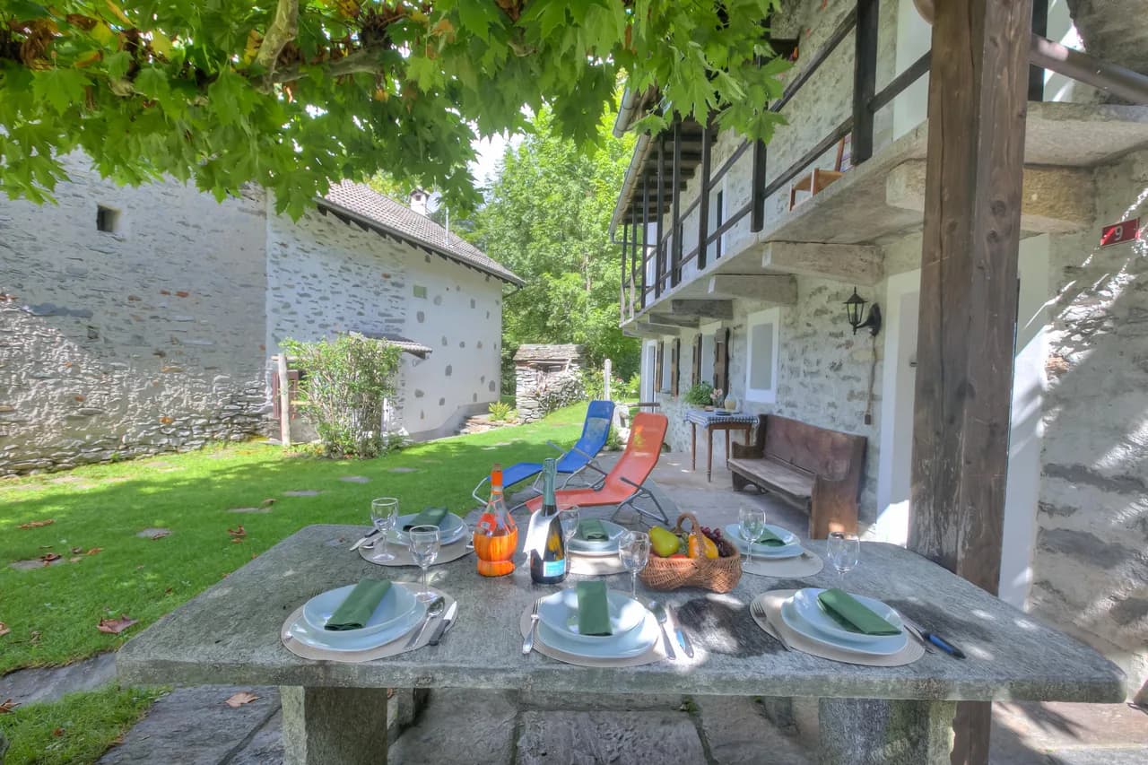 Charming Wooden Chalet in Val Verzasca photo 2