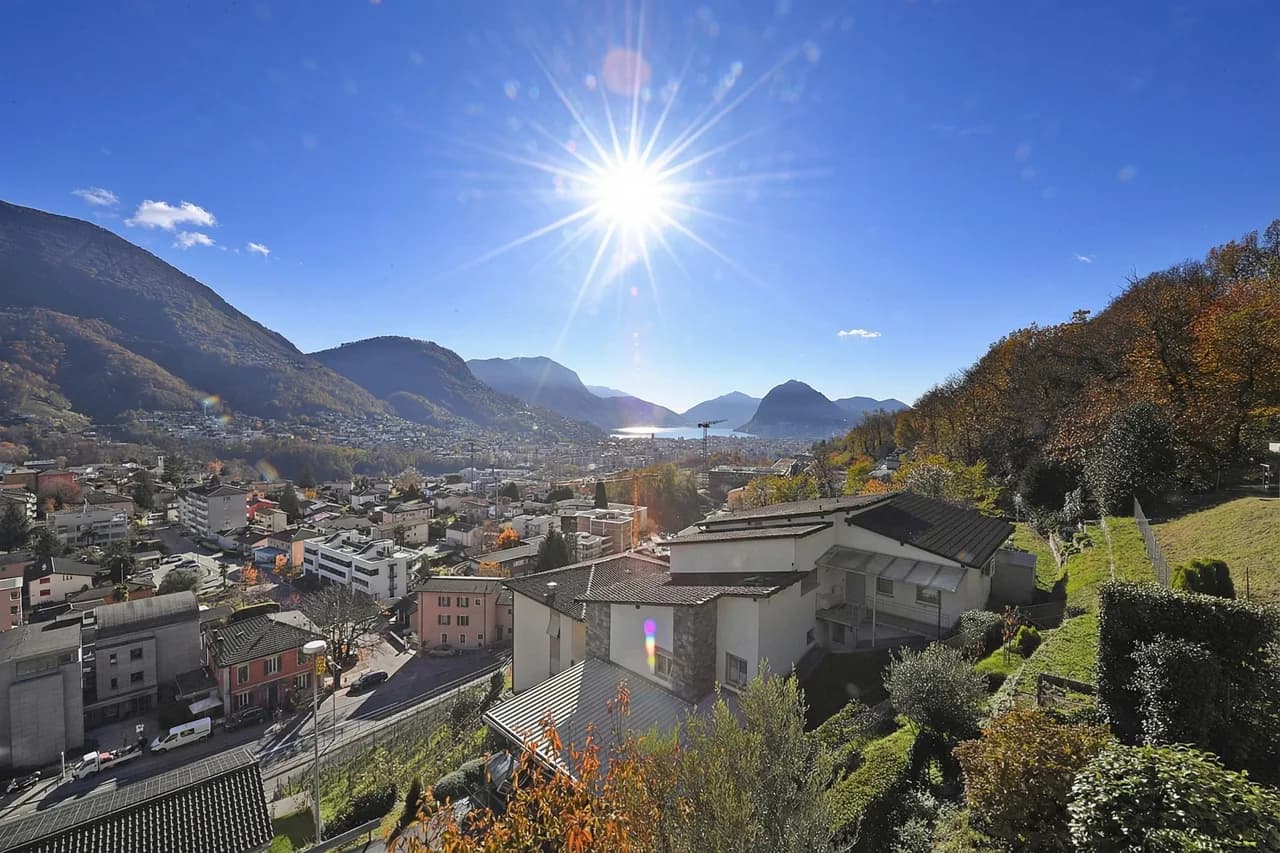 Scenic View Townhome in Lugano, Ticino photo 3