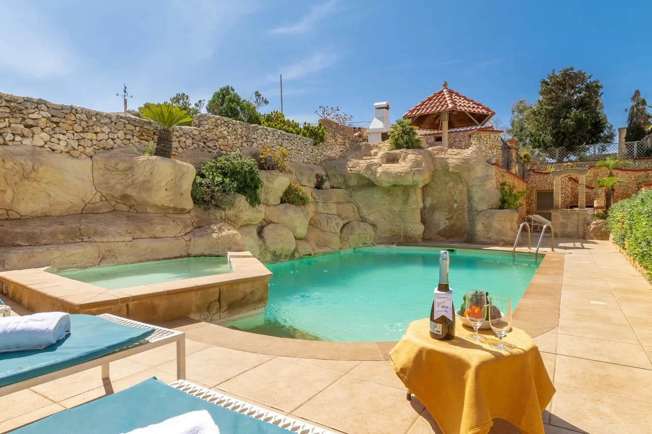 Villa & Pool 3 Mellieħa Bay Retreat