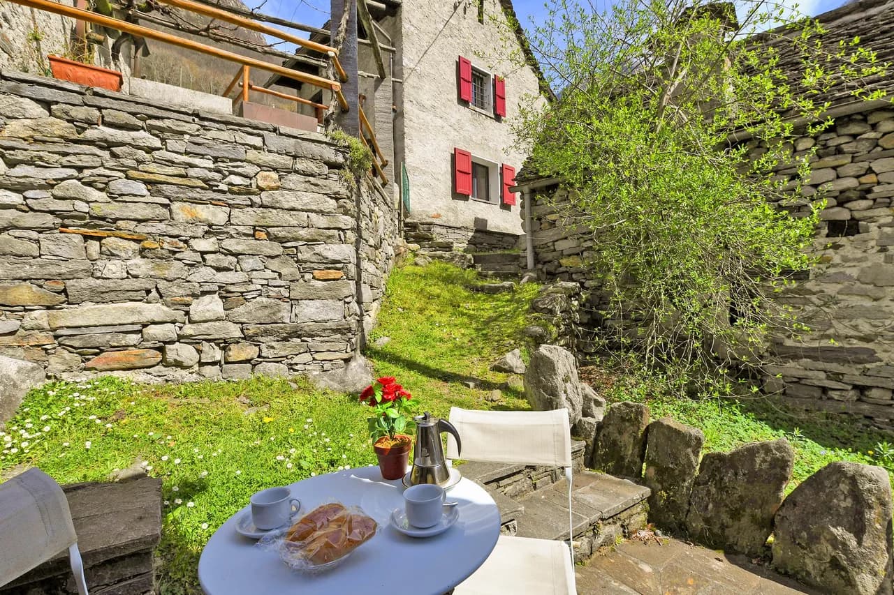 Charming Rustic Chalet in Val Verzasca, Ticino