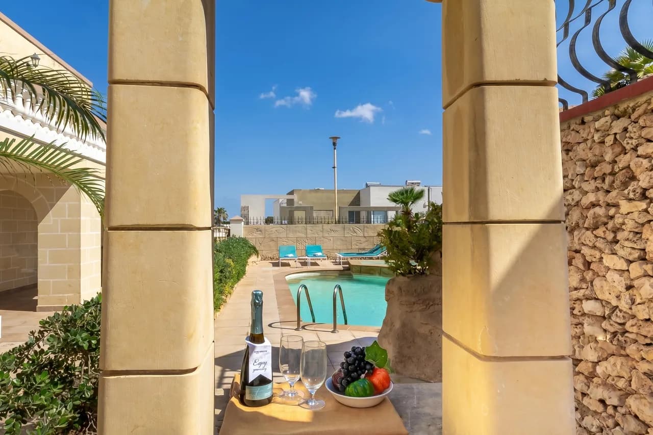 Seaside Pool Apartment in Mellieha Bay photo 2