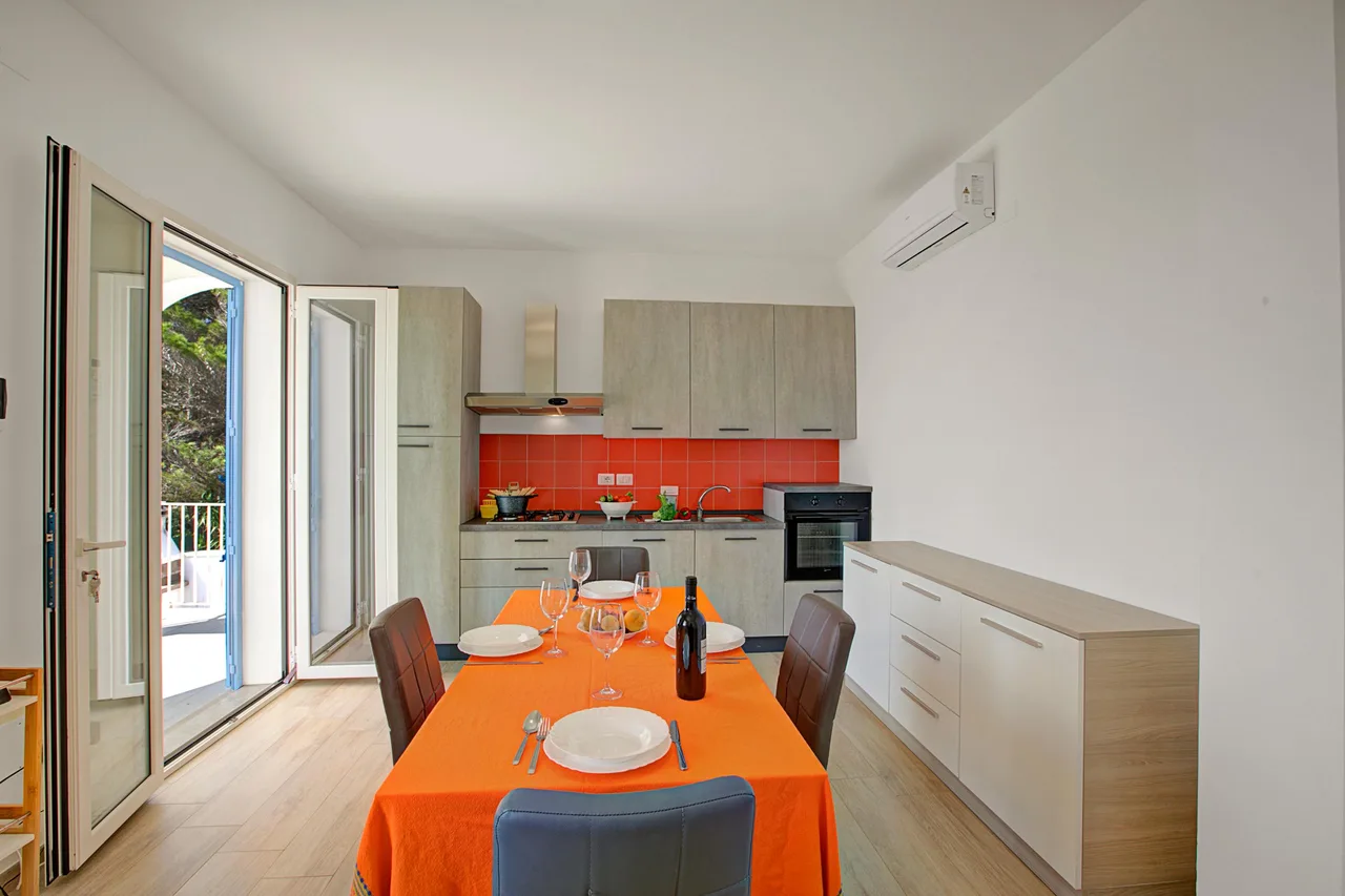 La Primula Apartment 2 with Sea-View photo 4