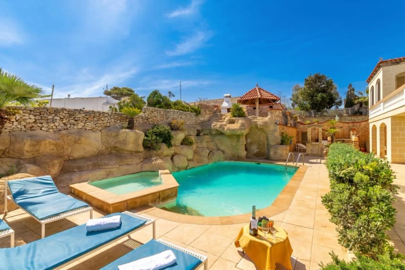 Villa & Pool 2 Mellieħa Bay Retreat