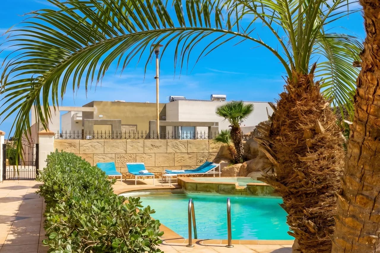 Seaside Pool Apartment in Mellieha Bay Malta photo 2