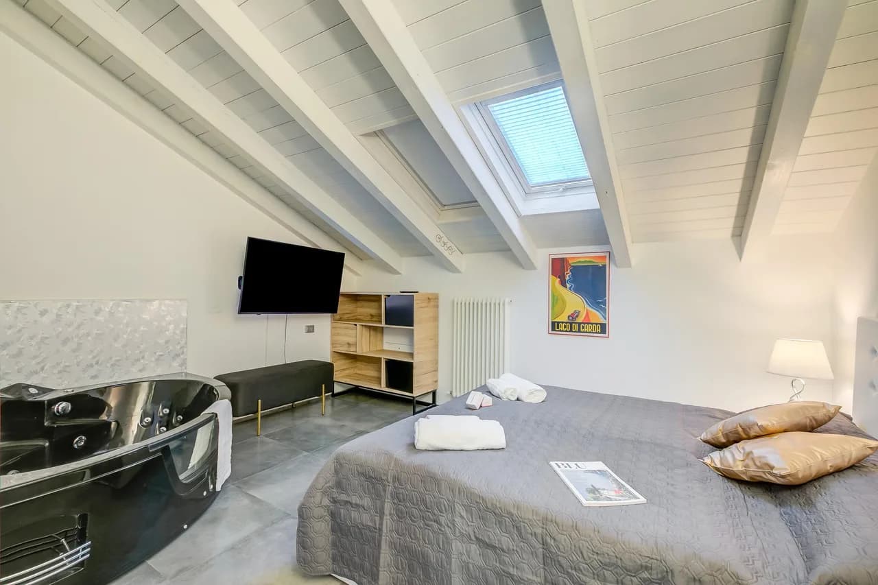 Loft & Jacuzzi photo 2