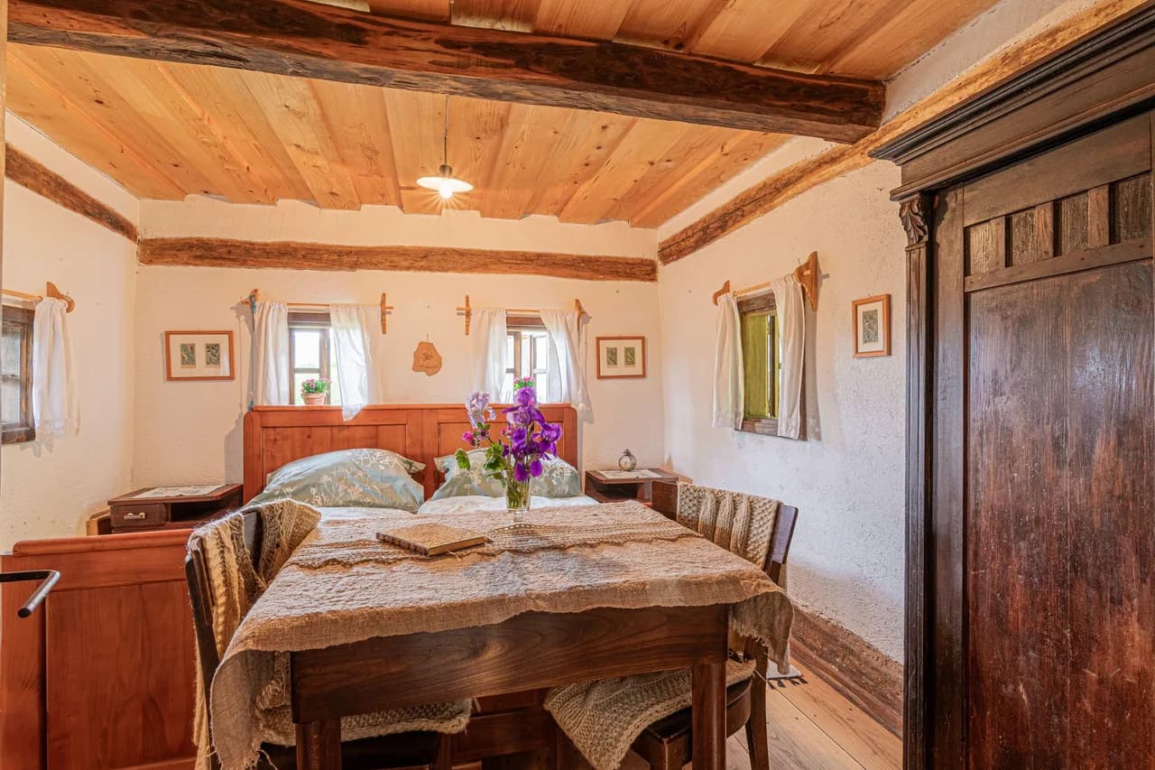 Charming Chalet with Private Garden in Dragatuš photo 3