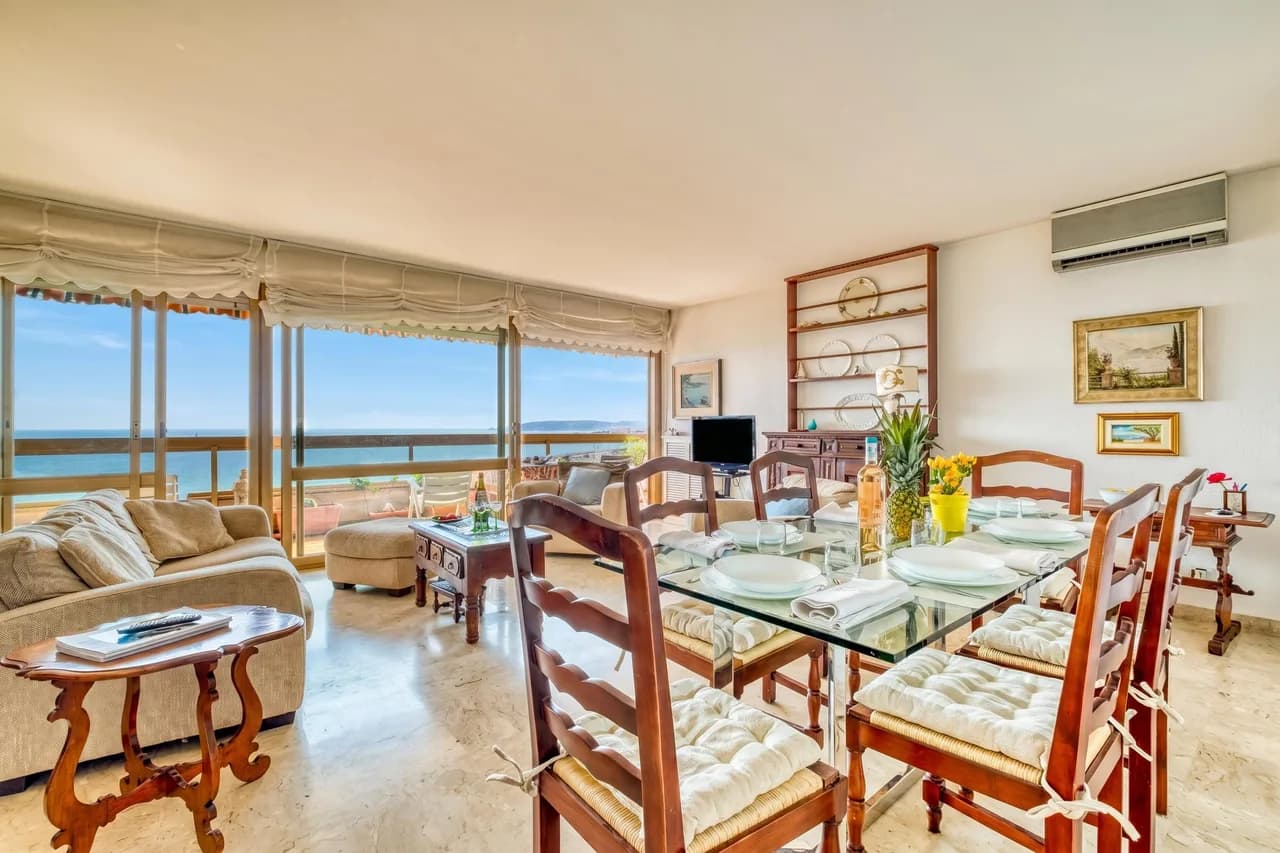 Charming Two-Bedroom Apartment in Provence Alpes Cote Dazur photo 3