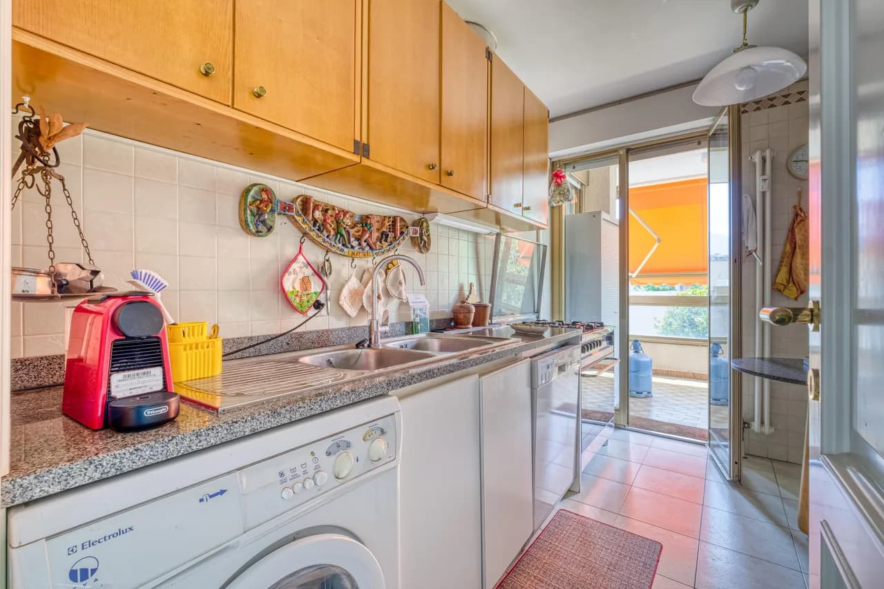 Charming Two-Bedroom Apartment in Provence Alpes Cote Dazur photo 4