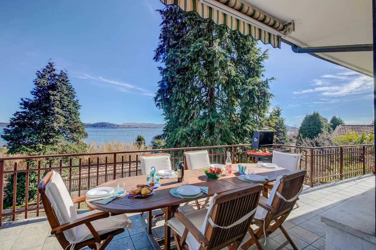 Lake View Villa with Blooming Garden in Belgirate