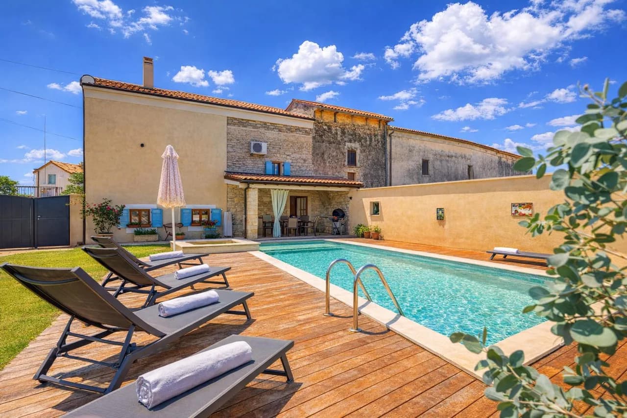 Private Pool Vacation Home in Bibići