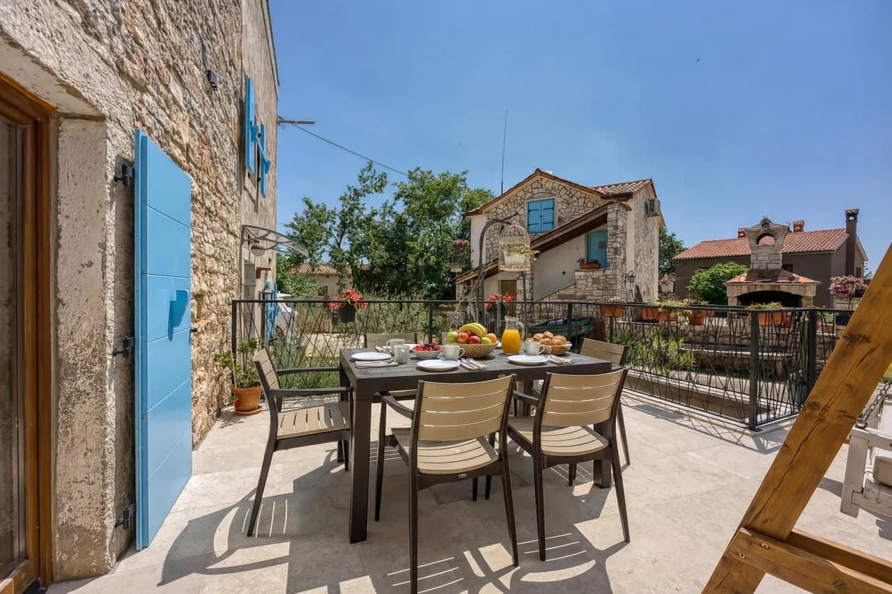 Private Pool Vacation Home in Bibići photo 2