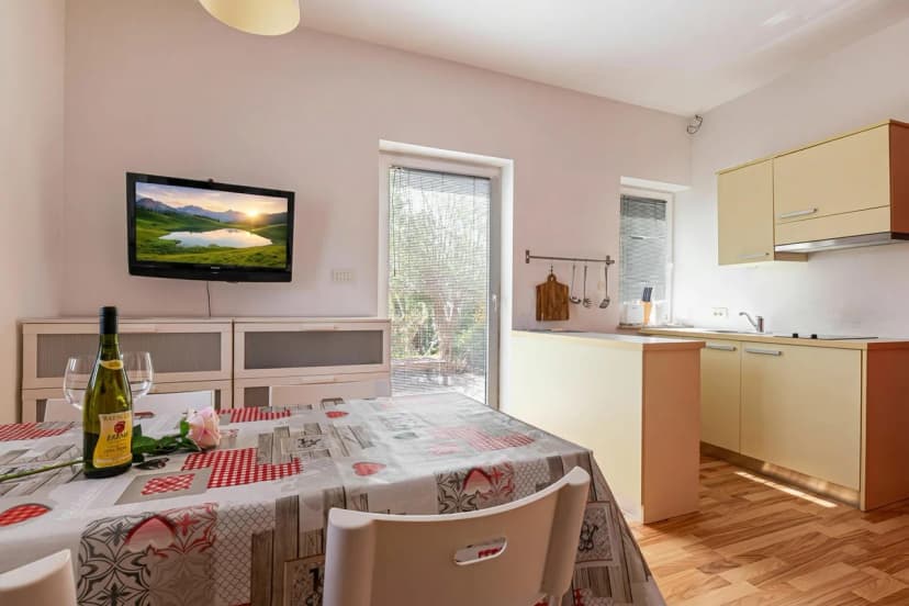 Lavrič Garden Apartment 2 at Lake Bloke