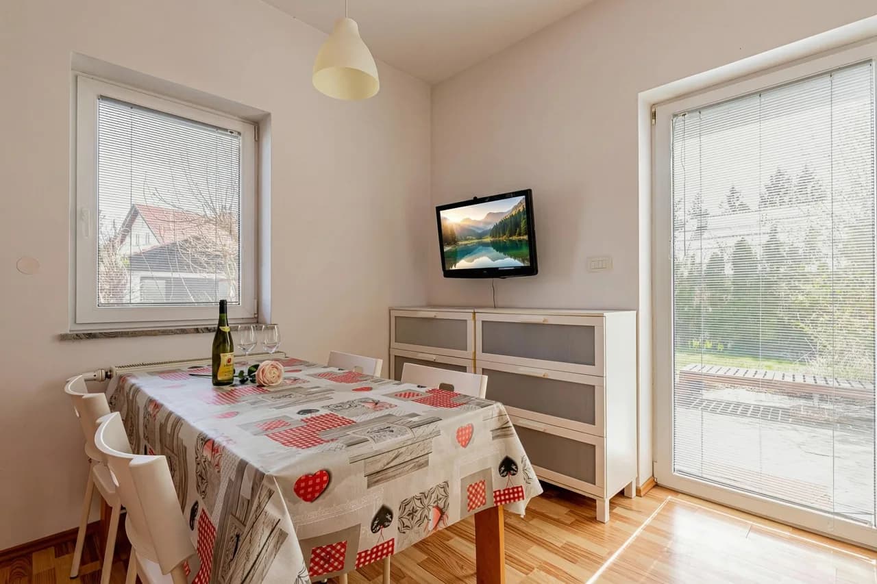Lavrič Garden Apartment 2 at Lake Bloke photo 2
