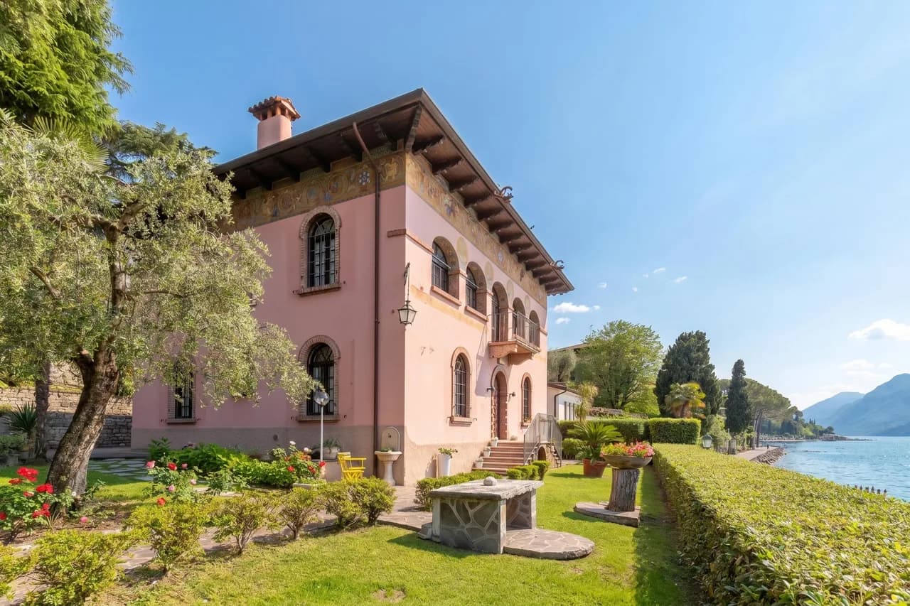 Lakefront Villa with Private Pool in Malcesine photo 2