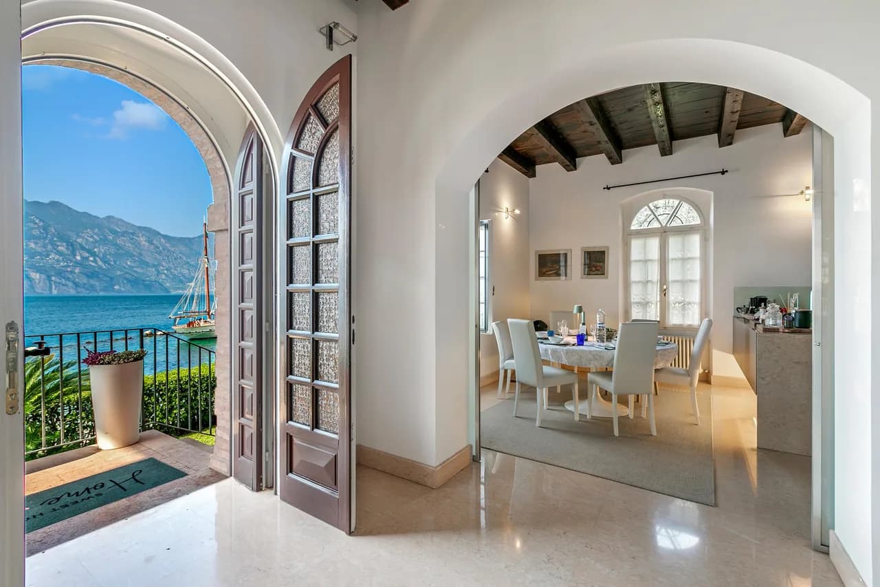 Lakefront Villa with Private Pool in Malcesine photo 4