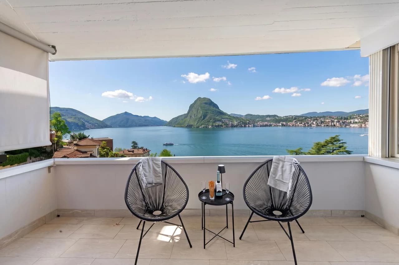 Splendid Lake View Apartment in Ticino