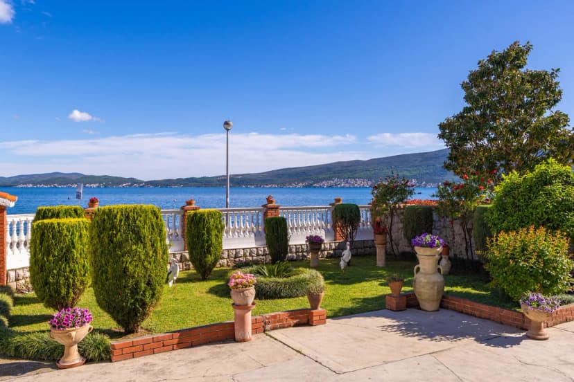 Seafront Haven Darka Beach & Garden