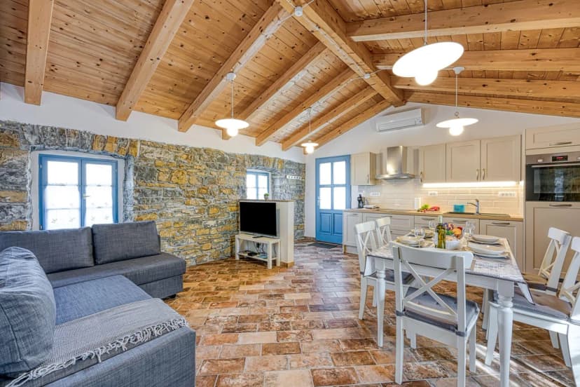 Istrian Casa Sunny Terrace APT w Sauna EV Hot tube