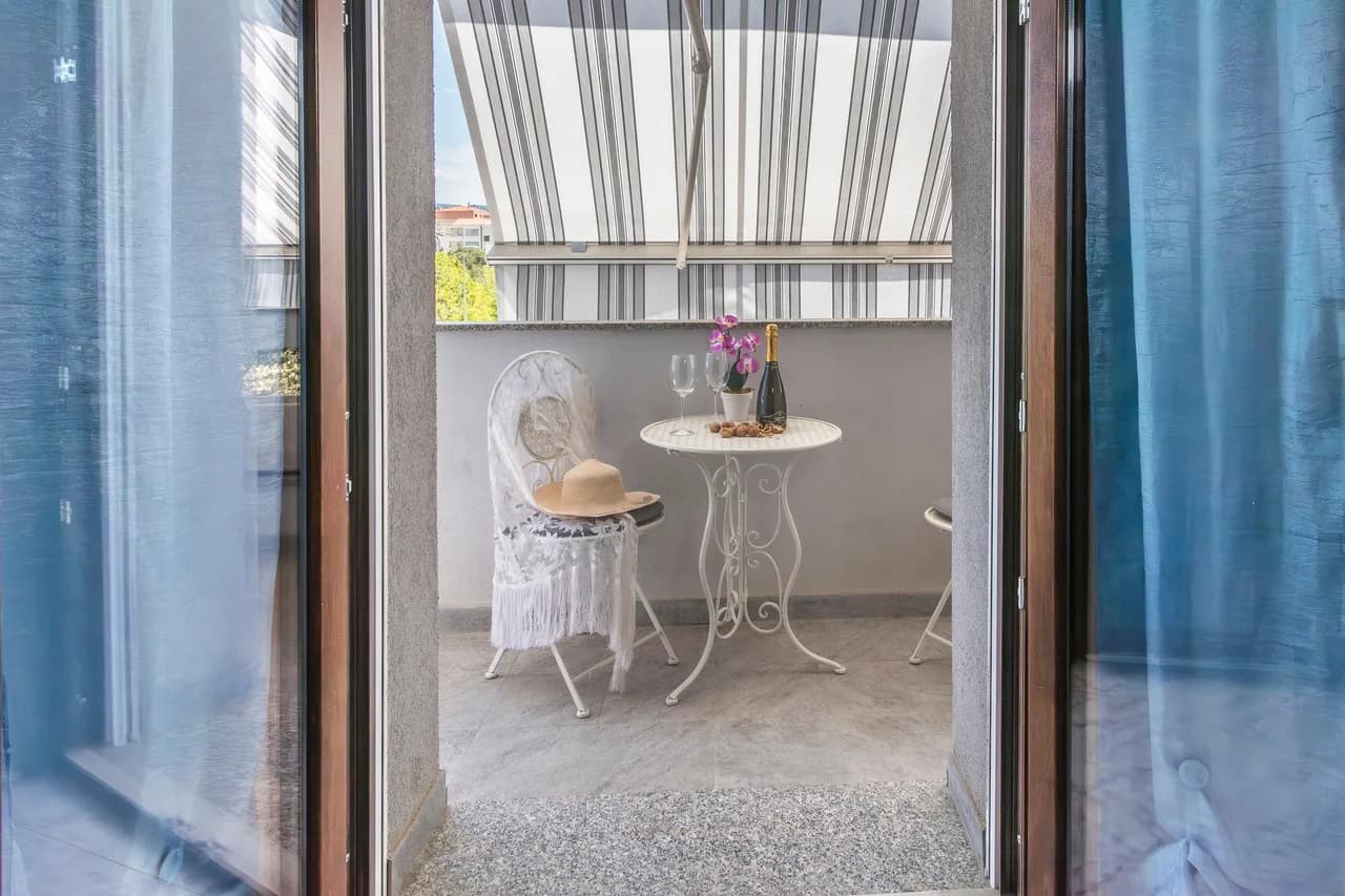 Happy Grey House photo 2