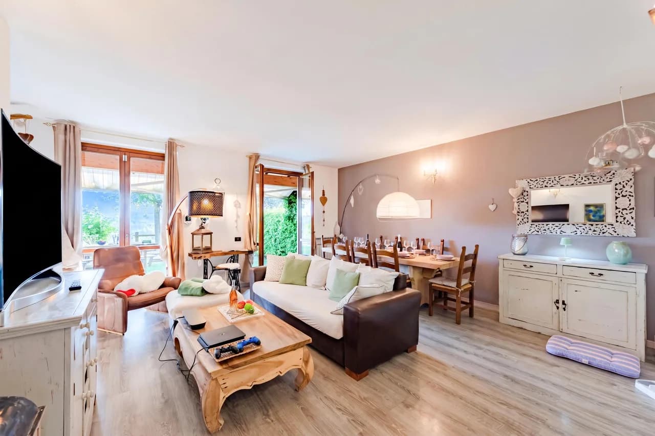 Lake-View Vacation Home in Besozzo, Lombardy, Italy photo 5