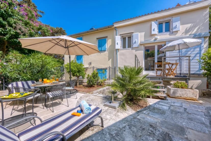 Island Villa Alba with Terrace & Grill