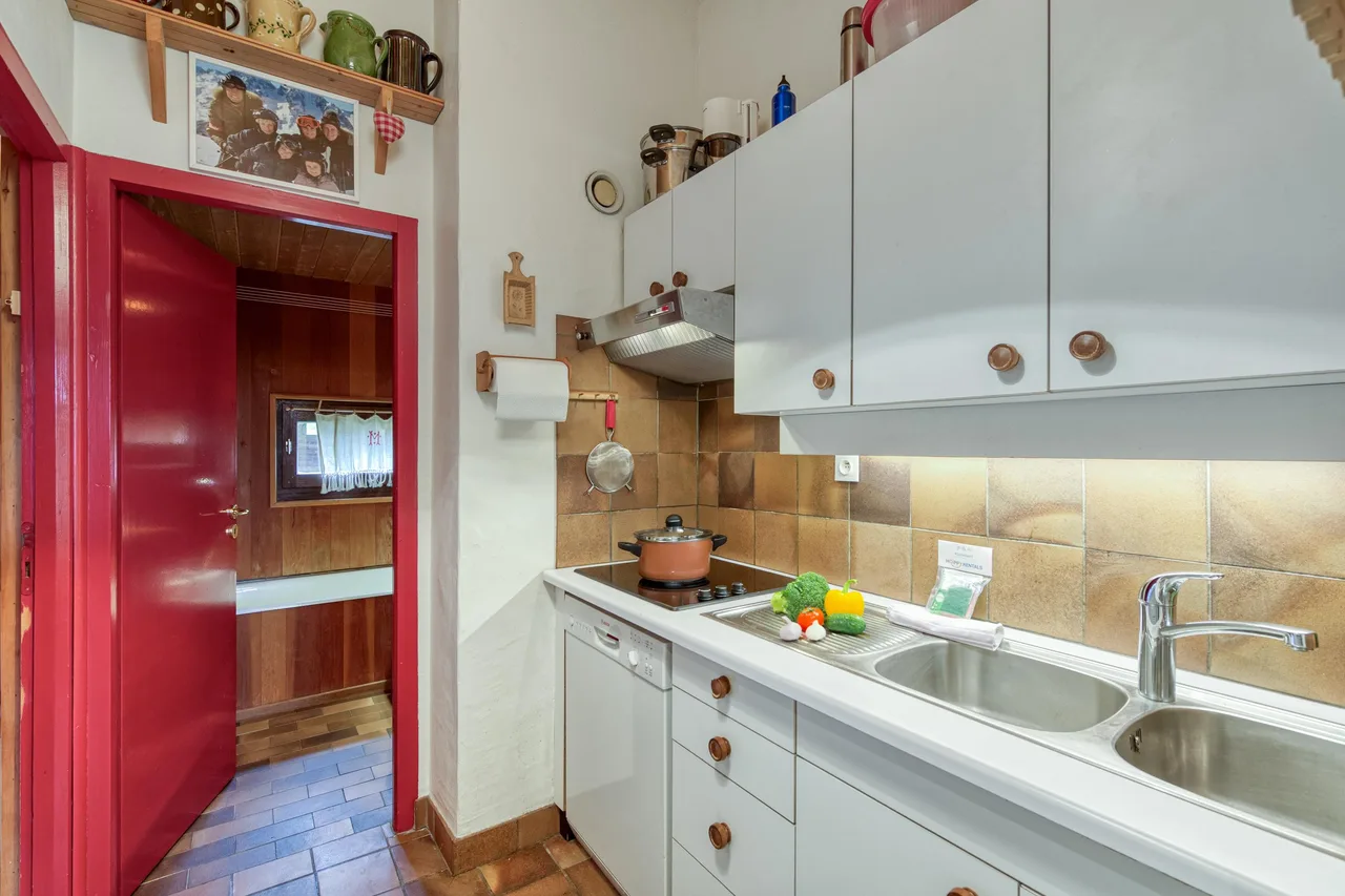 Apt Le Grenier Ski-in/Ski-out views, sleeps 7 photo 3